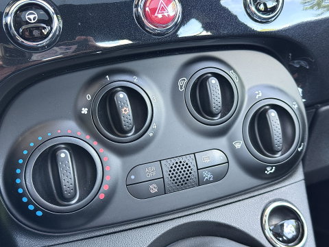 Fiat 500 1.0 Hybrid Dolcevita | Apple Carplay | Android Auto | Origineel Nederlands | Panoramadak | Cruise Control |  Airconditioning | Parkeersensoren | 15" Lichtmetaal | DAB | Elektrische Spiegels |