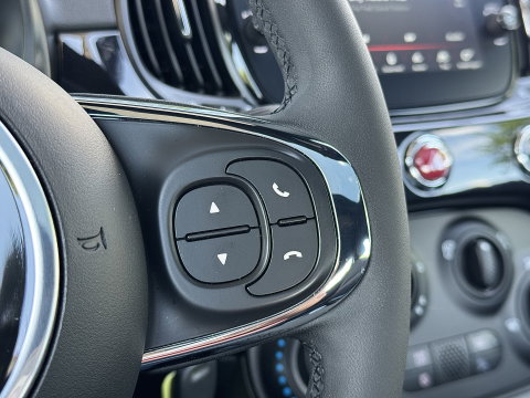 Fiat 500 1.0 Hybrid Dolcevita | Apple Carplay | Android Auto | Origineel Nederlands | Panoramadak | Cruise Control |  Airconditioning | Parkeersensoren | 15" Lichtmetaal | DAB | Elektrische Spiegels |