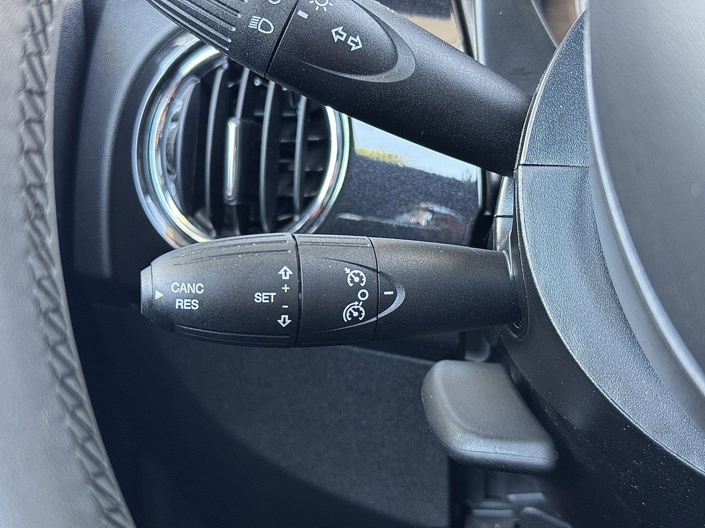 Fiat 500 1.0 Hybrid Dolcevita | Apple Carplay | Android Auto | Origineel Nederlands | Panoramadak | Cruise Control |  Airconditioning | Parkeersensoren | 15" Lichtmetaal | DAB | Elektrische Spiegels |