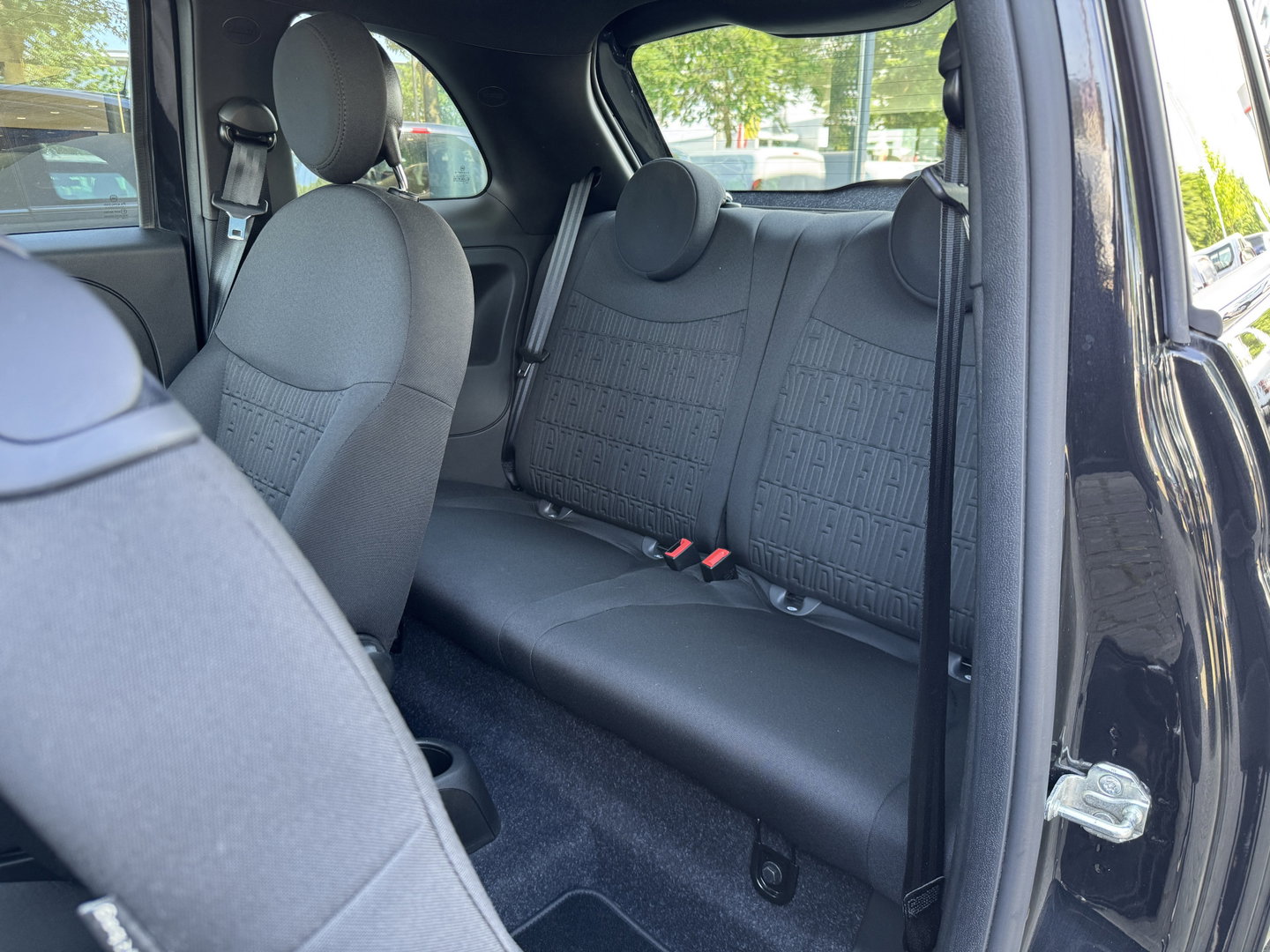 Fiat 500 1.0 Hybrid Dolcevita | Apple Carplay | Android Auto | Origineel Nederlands | Panoramadak | Cruise Control |  Airconditioning | Parkeersensoren | 15" Lichtmetaal | DAB | Elektrische Spiegels |