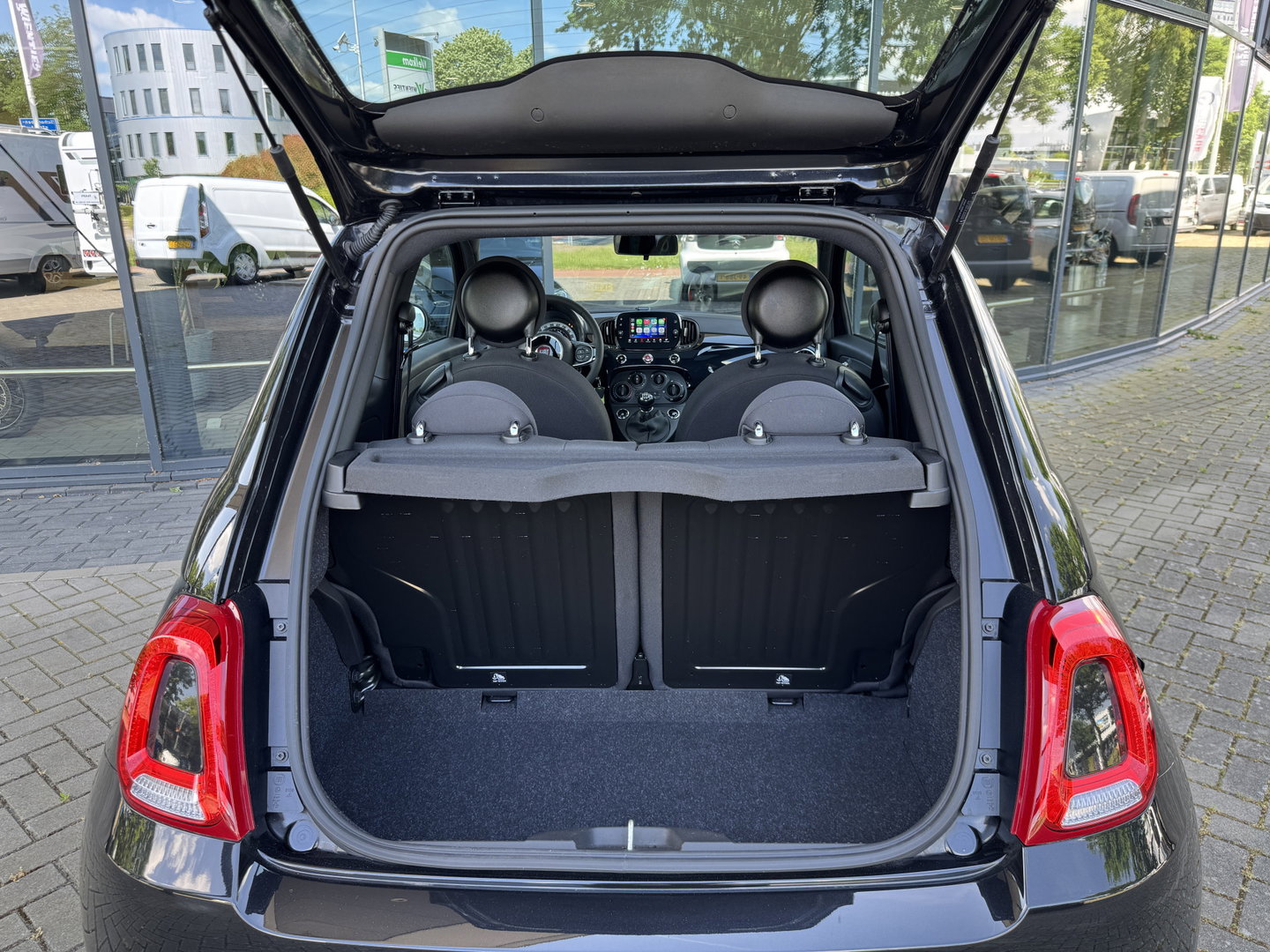 Fiat 500 1.0 Hybrid Dolcevita | Apple Carplay | Android Auto | Origineel Nederlands | Panoramadak | Cruise Control |  Airconditioning | Parkeersensoren | 15" Lichtmetaal | DAB | Elektrische Spiegels |