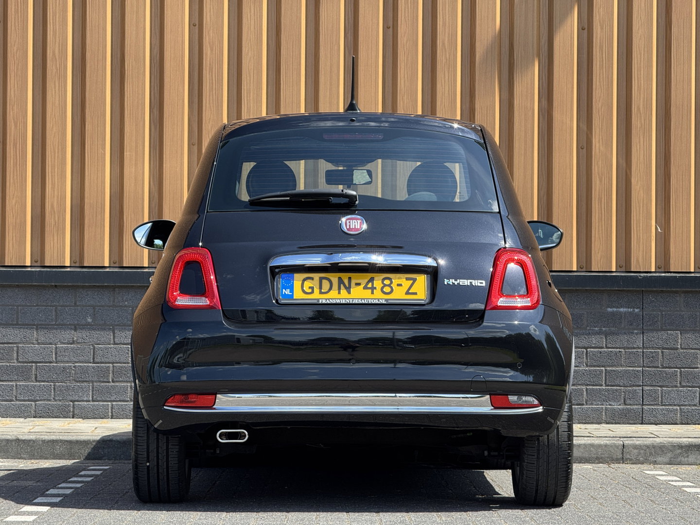 Fiat 500 1.0 Hybrid Dolcevita | Apple Carplay | Android Auto | Origineel Nederlands | Panoramadak | Cruise Control |  Airconditioning | Parkeersensoren | 15" Lichtmetaal | DAB | Elektrische Spiegels |