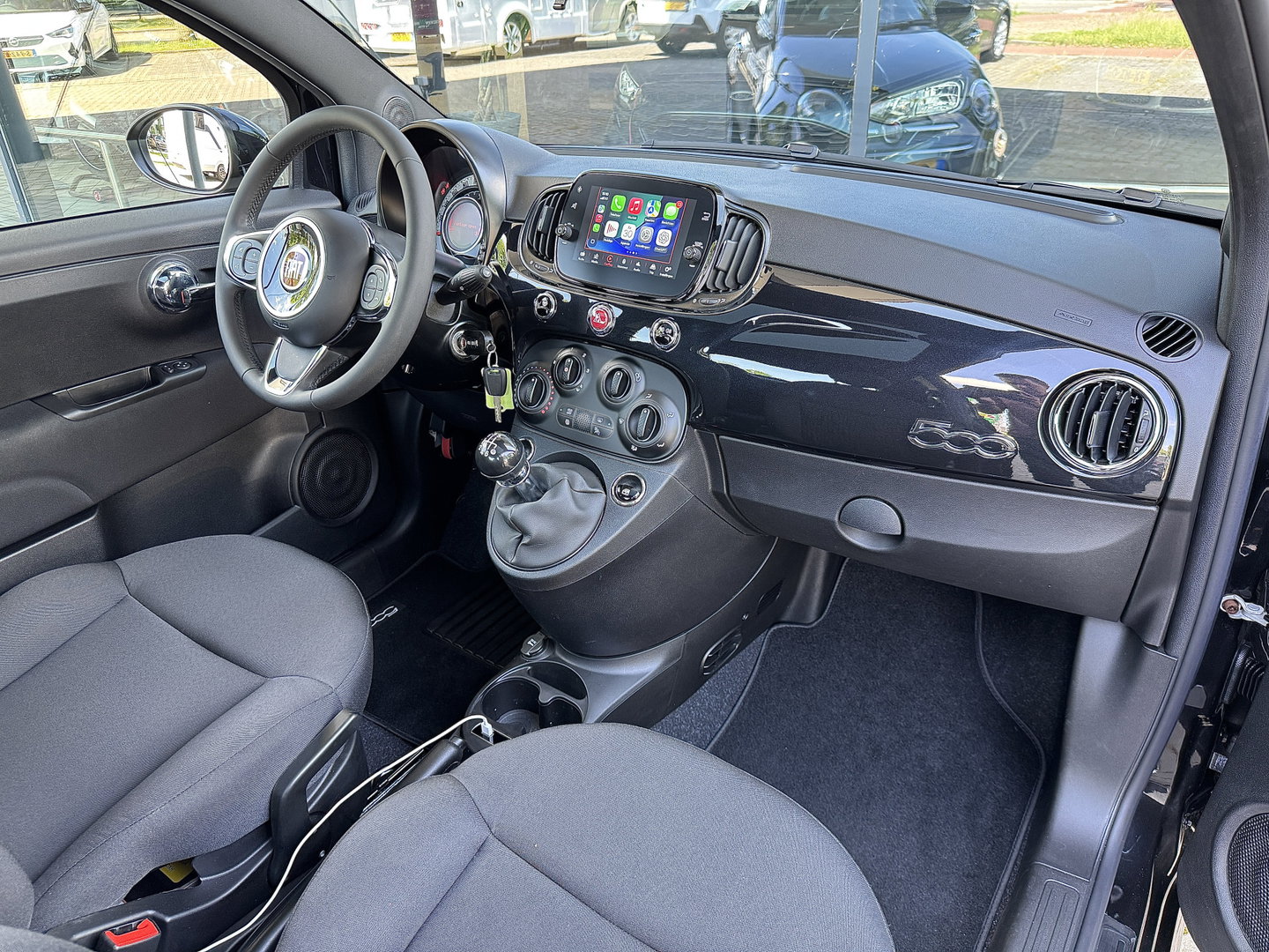 Fiat 500 1.0 Hybrid Dolcevita | Apple Carplay | Android Auto | Origineel Nederlands | Panoramadak | Cruise Control |  Airconditioning | Parkeersensoren | 15" Lichtmetaal | DAB | Elektrische Spiegels |