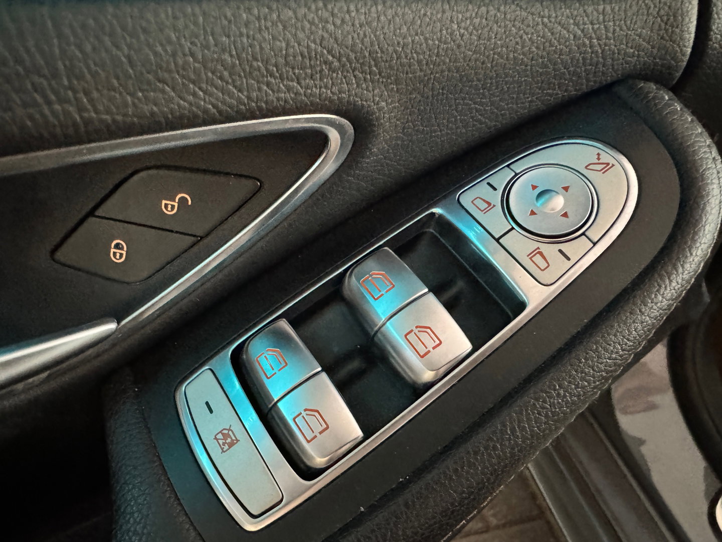 Mercedes-Benz C-Klasse 300 AMG Pano|Memory|Burmester|HuD|Cam