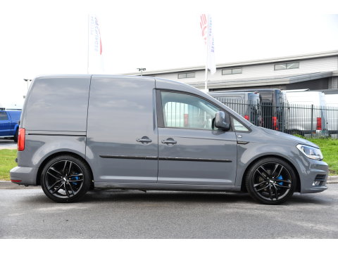 Volkswagen Caddy 2.0 TDI L1H1 PB Edition Cruise, Carplay, Sensoren, 185pk, Multimedia, Airco, Lederen stuur, Uniek!