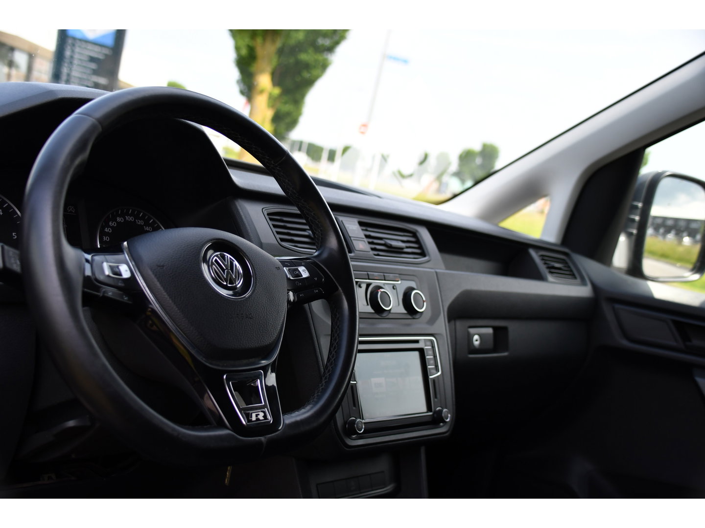 Volkswagen Caddy 2.0 TDI L1H1 PB Edition Cruise, Carplay, Sensoren, 185pk, Multimedia, Airco, Lederen stuur, Uniek!