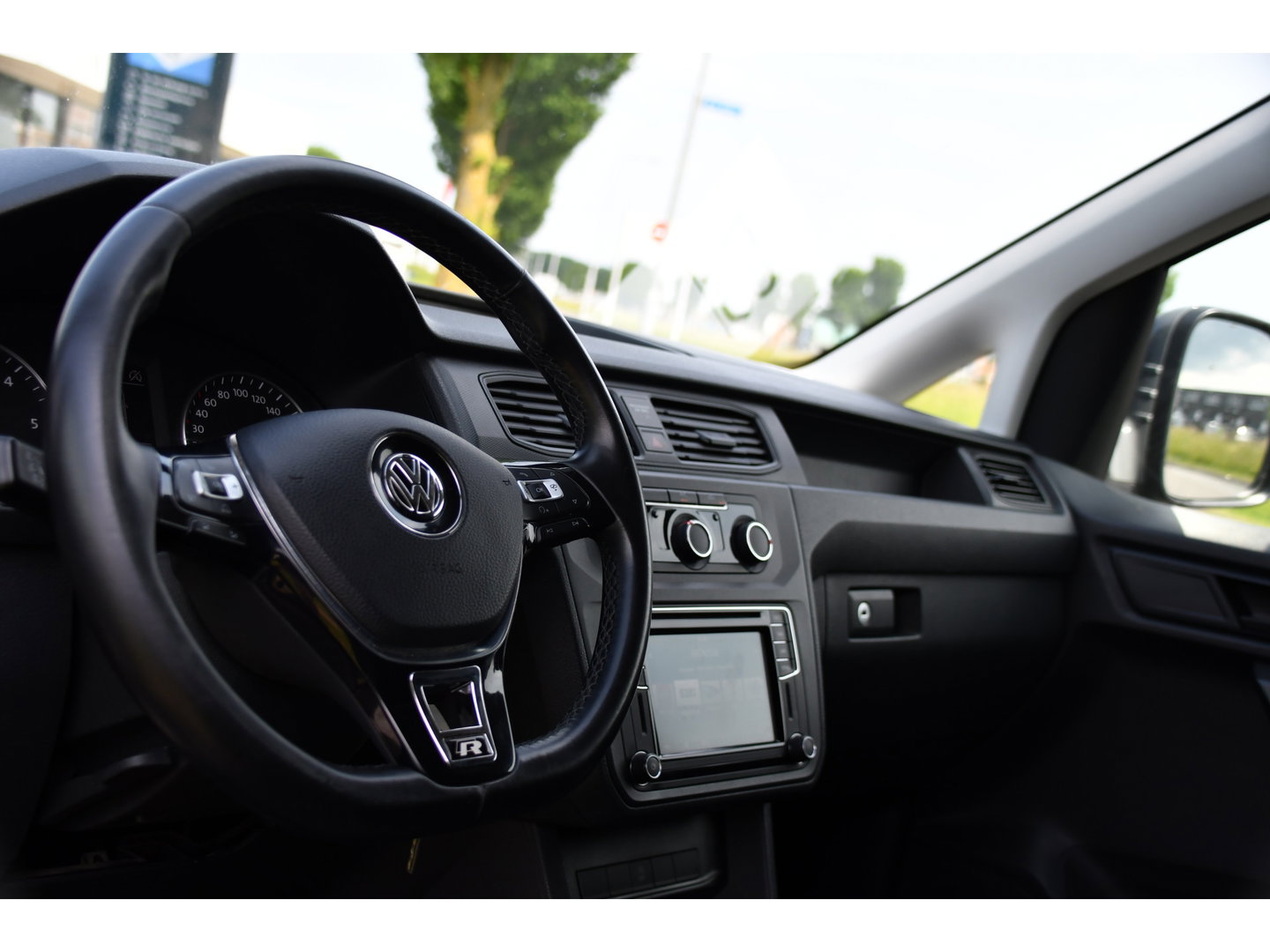 Volkswagen Caddy 2.0 TDI L1H1 PB Edition Cruise, Carplay, Sensoren, 185pk, Multimedia, Airco, Lederen stuur, Uniek!