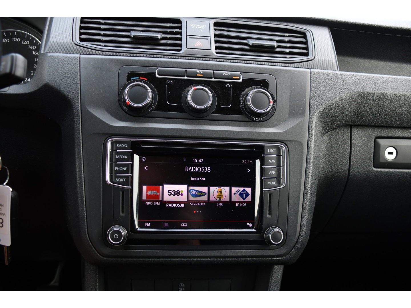 Volkswagen Caddy 2.0 TDI L1H1 PB Edition Cruise, Carplay, Sensoren, 185pk, Multimedia, Airco, Lederen stuur, Uniek!