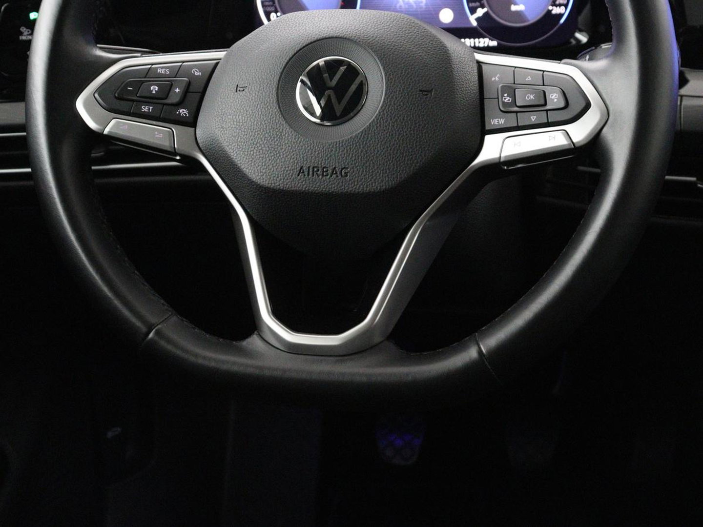 Volkswagen Golf 1.5 TSI Style | Matrix LED | Camera | Carplay | Trekhaak | Massage | Memory | Sfeerverlichting | Adaptive cruise | Digital Cockpit | Parkeerhulp | File Assistent | Climate control | Bluetooth