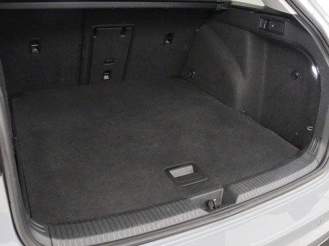 Volkswagen Golf 1.5 TSI Style | Matrix LED | Camera | Carplay | Trekhaak | Massage | Memory | Sfeerverlichting | Adaptive cruise | Digital Cockpit | Parkeerhulp | File Assistent | Climate control | Bluetooth
