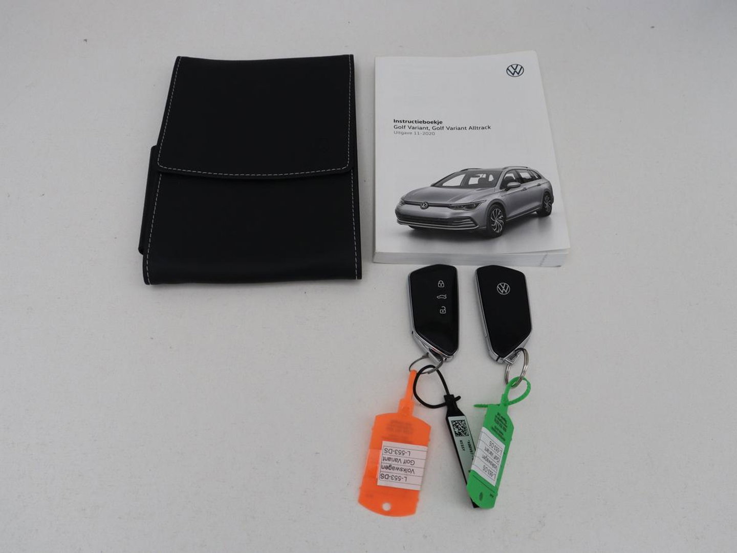 Volkswagen Golf 1.5 TSI Style | Matrix LED | Camera | Carplay | Trekhaak | Massage | Memory | Sfeerverlichting | Adaptive cruise | Digital Cockpit | Parkeerhulp | File Assistent | Climate control | Bluetooth
