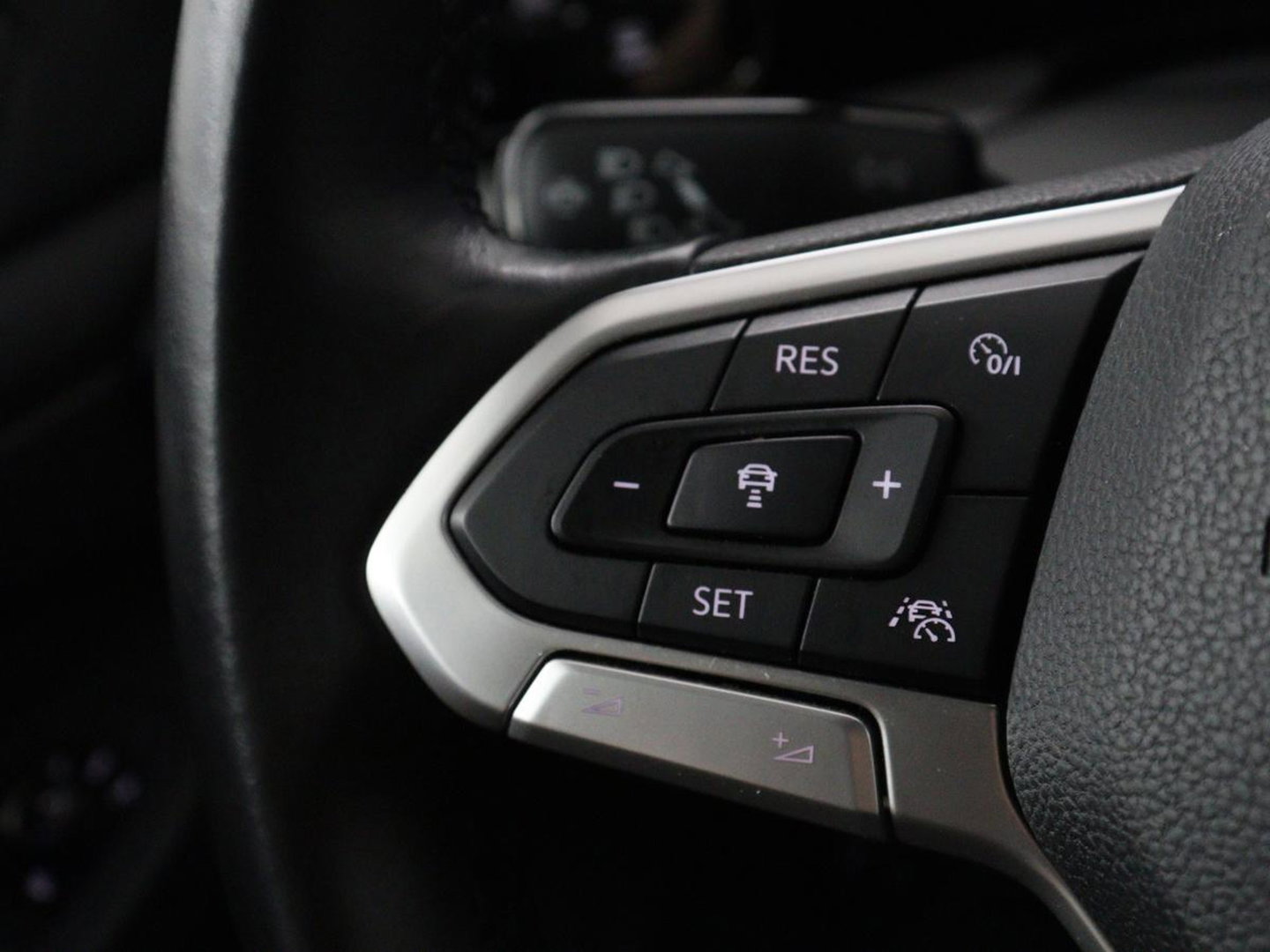 Volkswagen Golf 1.5 TSI Style | Matrix LED | Camera | Carplay | Trekhaak | Massage | Memory | Sfeerverlichting | Adaptive cruise | Digital Cockpit | Parkeerhulp | File Assistent | Climate control | Bluetooth
