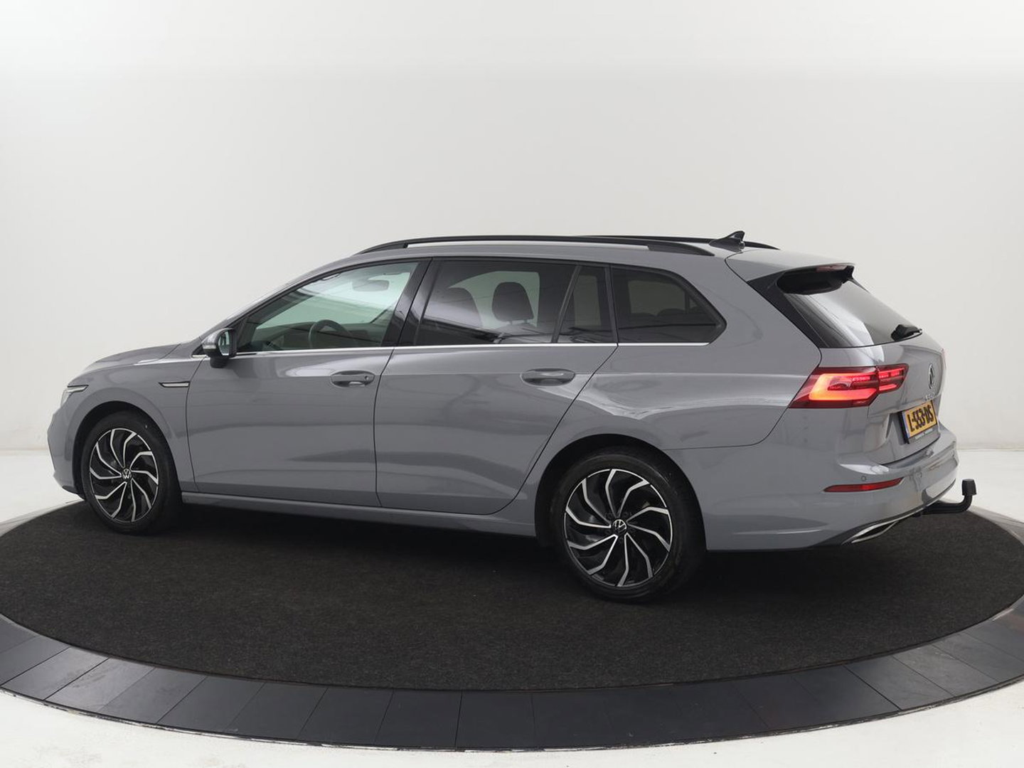 Volkswagen Golf 1.5 TSI Style | Matrix LED | Camera | Carplay | Trekhaak | Massage | Memory | Sfeerverlichting | Adaptive cruise | Digital Cockpit | Parkeerhulp | File Assistent | Climate control | Bluetooth