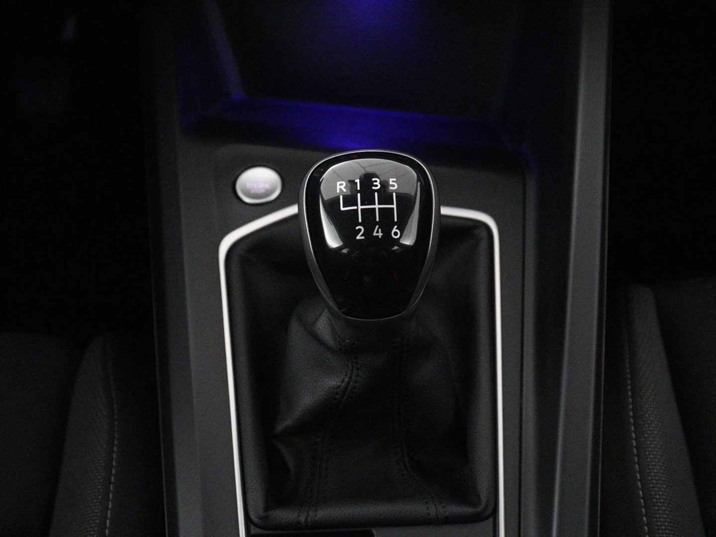 Volkswagen Golf 1.5 TSI Style | Matrix LED | Camera | Carplay | Trekhaak | Massage | Memory | Sfeerverlichting | Adaptive cruise | Digital Cockpit | Parkeerhulp | File Assistent | Climate control | Bluetooth