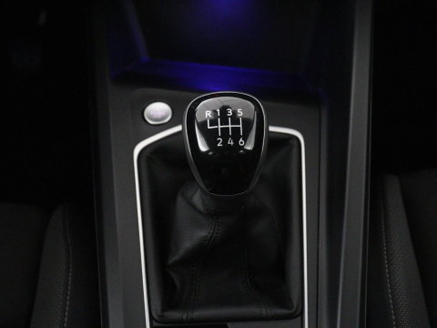 Volkswagen Golf 1.5 TSI Style | Matrix LED | Camera | Carplay | Trekhaak | Massage | Memory | Sfeerverlichting | Adaptive cruise | Digital Cockpit | Parkeerhulp | File Assistent | Climate control | Bluetooth