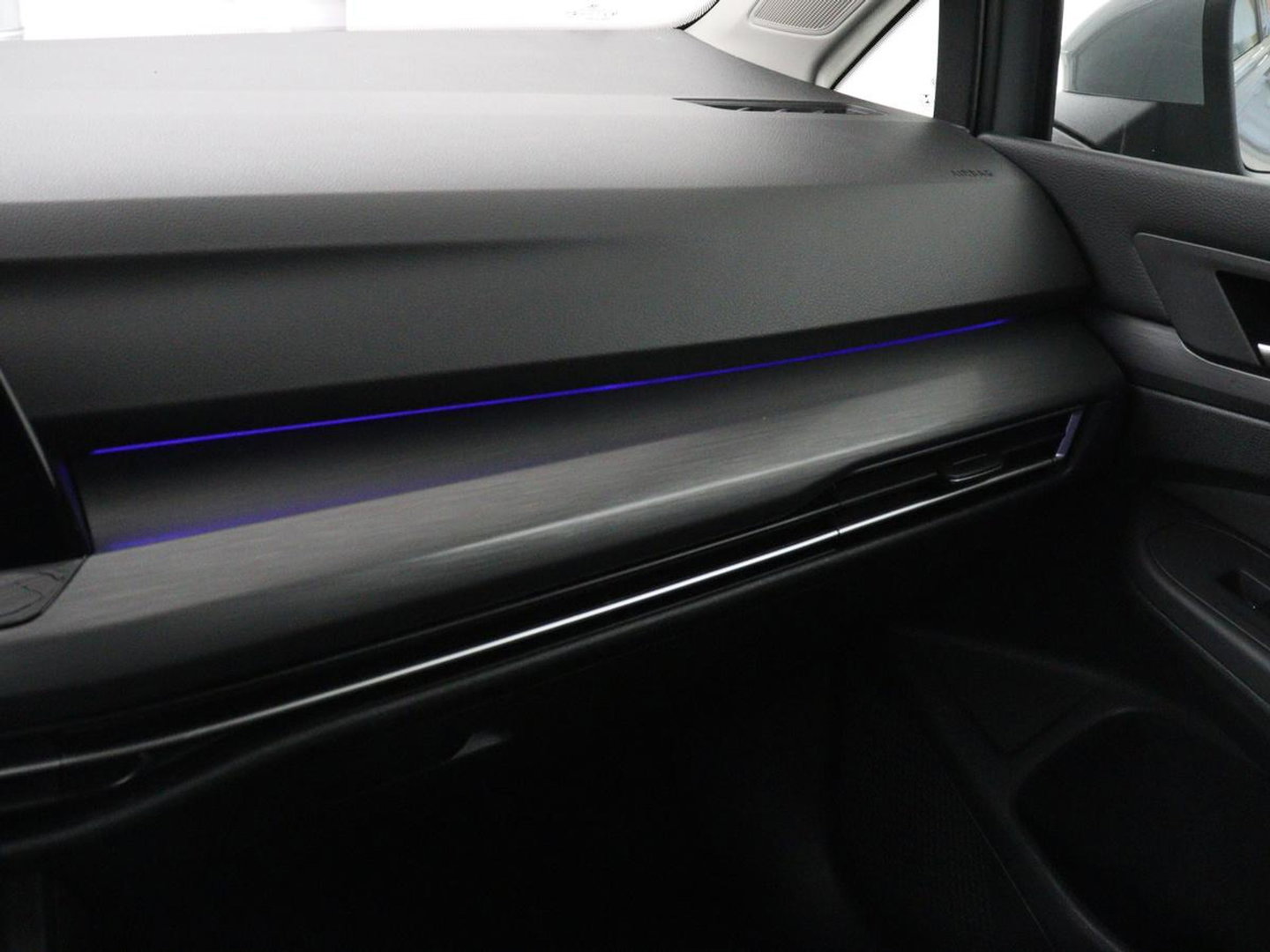 Volkswagen Golf 1.5 TSI Style | Matrix LED | Camera | Carplay | Trekhaak | Massage | Memory | Sfeerverlichting | Adaptive cruise | Digital Cockpit | Parkeerhulp | File Assistent | Climate control | Bluetooth