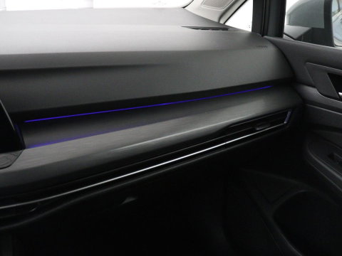 Volkswagen Golf 1.5 TSI Style | Matrix LED | Camera | Carplay | Trekhaak | Massage | Memory | Sfeerverlichting | Adaptive cruise | Digital Cockpit | Parkeerhulp | File Assistent | Climate control | Bluetooth