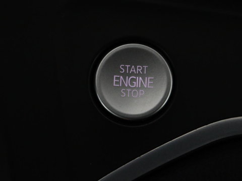Volkswagen Golf 1.5 TSI Style | Matrix LED | Camera | Carplay | Trekhaak | Massage | Memory | Sfeerverlichting | Adaptive cruise | Digital Cockpit | Parkeerhulp | File Assistent | Climate control | Bluetooth