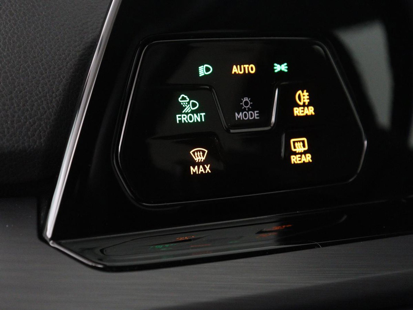 Volkswagen Golf 1.5 TSI Style | Matrix LED | Camera | Carplay | Trekhaak | Massage | Memory | Sfeerverlichting | Adaptive cruise | Digital Cockpit | Parkeerhulp | File Assistent | Climate control | Bluetooth