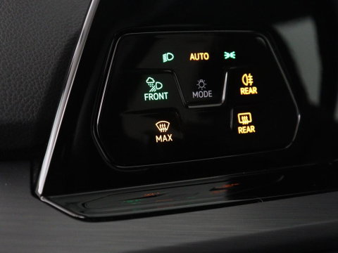 Volkswagen Golf 1.5 TSI Style | Matrix LED | Camera | Carplay | Trekhaak | Massage | Memory | Sfeerverlichting | Adaptive cruise | Digital Cockpit | Parkeerhulp | File Assistent | Climate control | Bluetooth