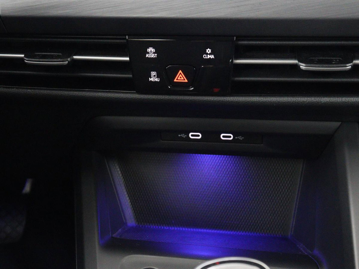 Volkswagen Golf 1.5 TSI Style | Matrix LED | Camera | Carplay | Trekhaak | Massage | Memory | Sfeerverlichting | Adaptive cruise | Digital Cockpit | Parkeerhulp | File Assistent | Climate control | Bluetooth