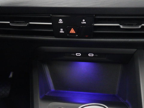 Volkswagen Golf 1.5 TSI Style | Matrix LED | Camera | Carplay | Trekhaak | Massage | Memory | Sfeerverlichting | Adaptive cruise | Digital Cockpit | Parkeerhulp | File Assistent | Climate control | Bluetooth