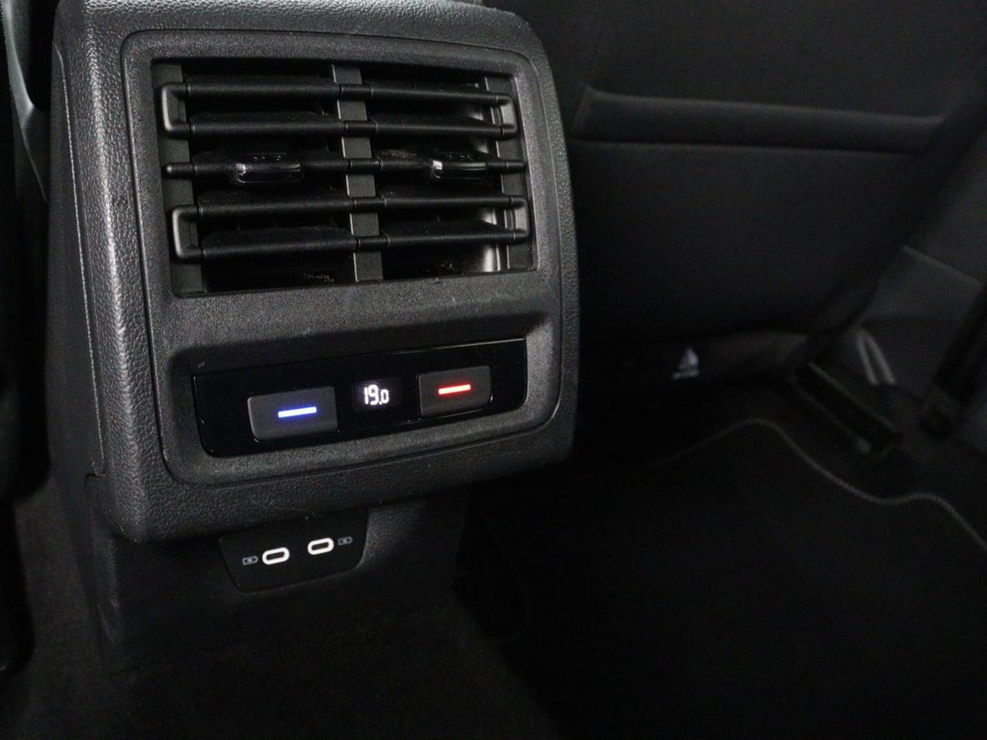 Volkswagen Golf 1.5 TSI Style | Matrix LED | Camera | Carplay | Trekhaak | Massage | Memory | Sfeerverlichting | Adaptive cruise | Digital Cockpit | Parkeerhulp | File Assistent | Climate control | Bluetooth
