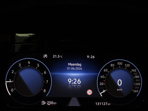 Volkswagen Golf 1.5 TSI Style | Matrix LED | Camera | Carplay | Trekhaak | Massage | Memory | Sfeerverlichting | Adaptive cruise | Digital Cockpit | Parkeerhulp | File Assistent | Climate control | Bluetooth
