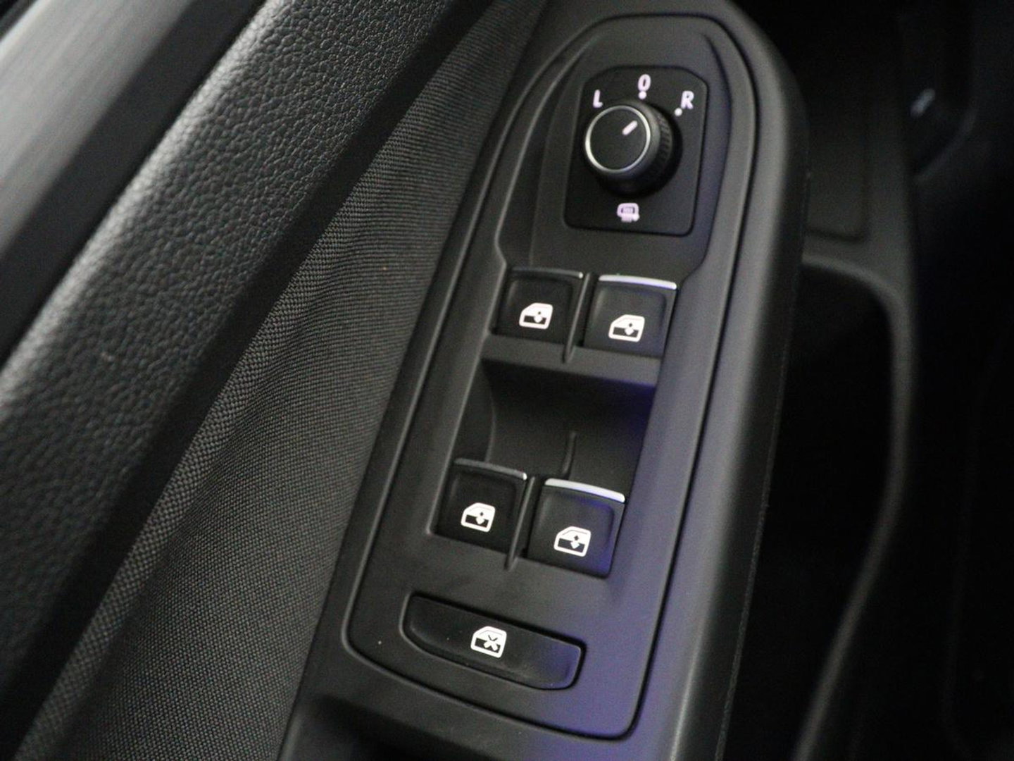 Volkswagen Golf 1.5 TSI Style | Matrix LED | Camera | Carplay | Trekhaak | Massage | Memory | Sfeerverlichting | Adaptive cruise | Digital Cockpit | Parkeerhulp | File Assistent | Climate control | Bluetooth