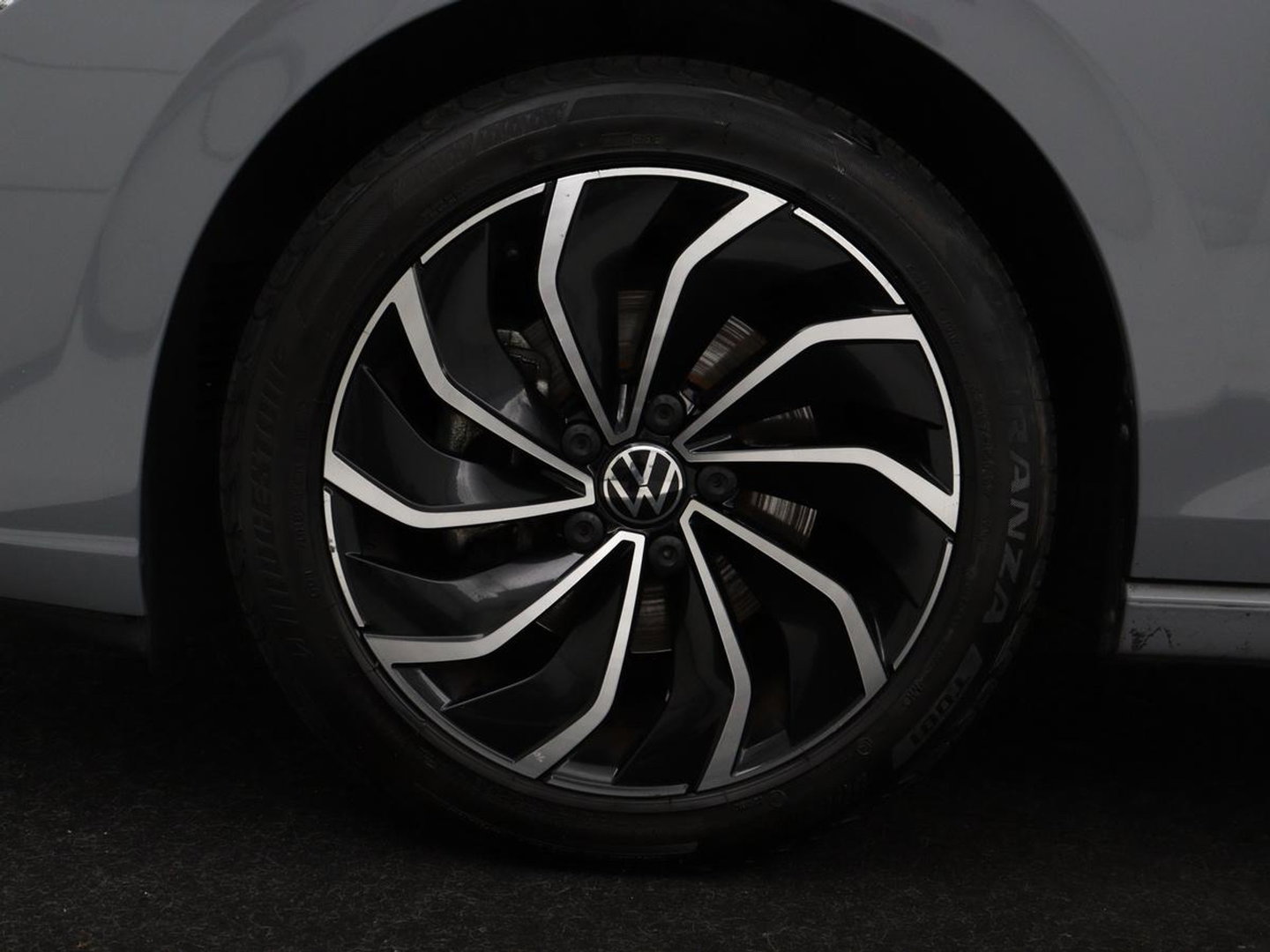 Volkswagen Golf 1.5 TSI Style | Matrix LED | Camera | Carplay | Trekhaak | Massage | Memory | Sfeerverlichting | Adaptive cruise | Digital Cockpit | Parkeerhulp | File Assistent | Climate control | Bluetooth