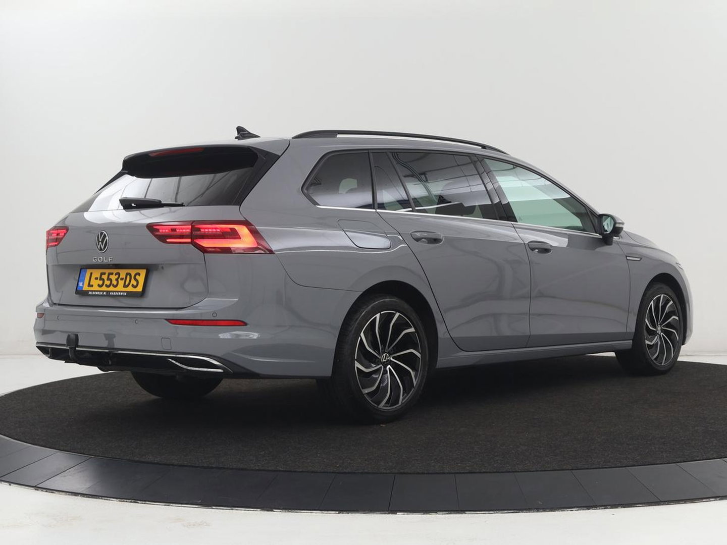 Volkswagen Golf 1.5 TSI Style | Matrix LED | Camera | Carplay | Trekhaak | Massage | Memory | Sfeerverlichting | Adaptive cruise | Digital Cockpit | Parkeerhulp | File Assistent | Climate control | Bluetooth