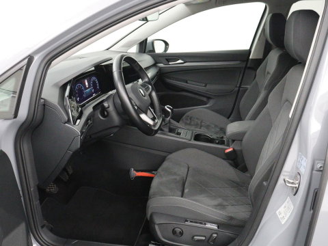 Volkswagen Golf 1.5 TSI Style | Matrix LED | Camera | Carplay | Trekhaak | Massage | Memory | Sfeerverlichting | Adaptive cruise | Digital Cockpit | Parkeerhulp | File Assistent | Climate control | Bluetooth