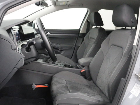 Volkswagen Golf 1.5 TSI Style | Matrix LED | Camera | Carplay | Trekhaak | Massage | Memory | Sfeerverlichting | Adaptive cruise | Digital Cockpit | Parkeerhulp | File Assistent | Climate control | Bluetooth