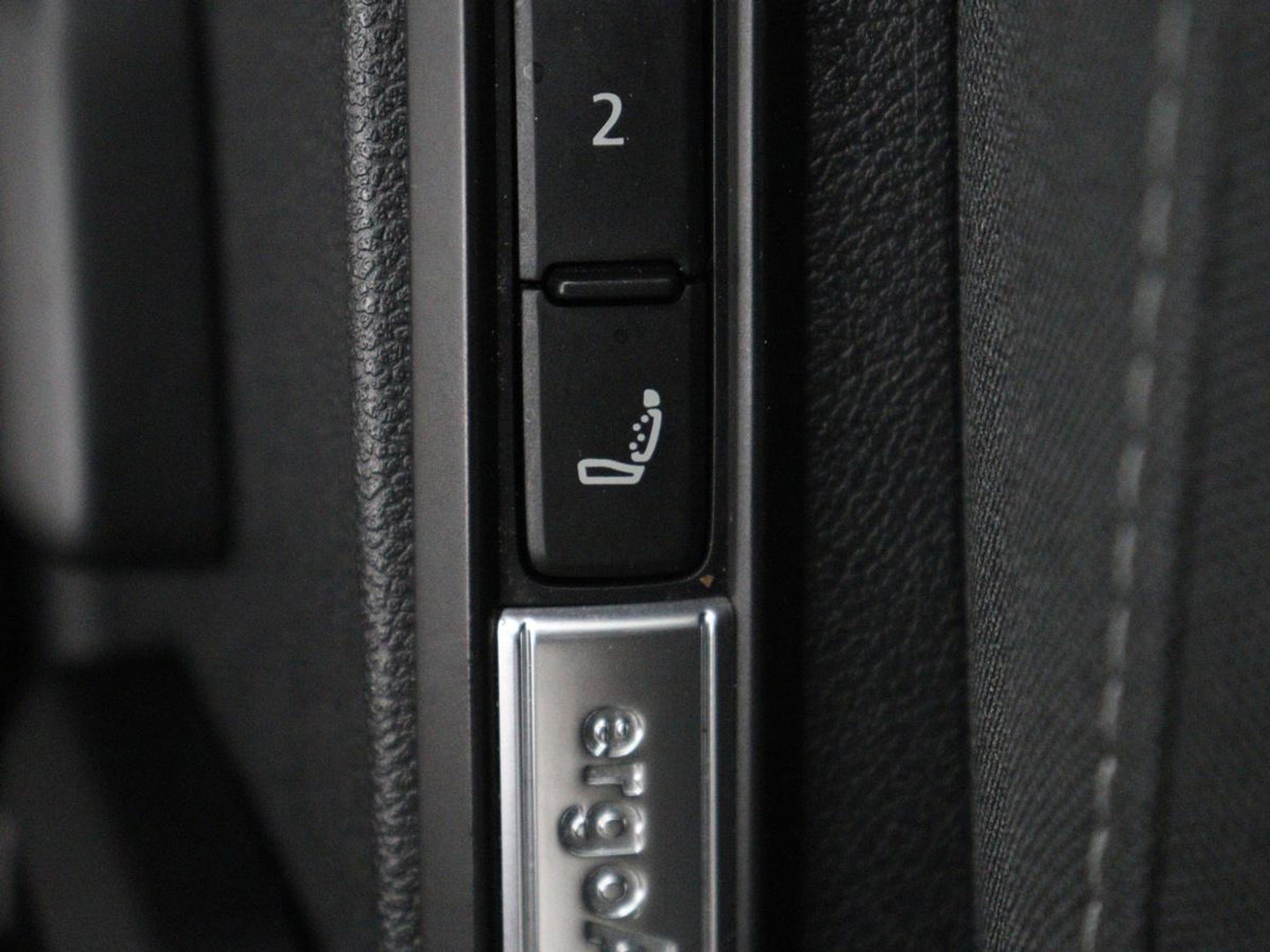 Volkswagen Golf 1.5 TSI Style | Matrix LED | Camera | Carplay | Trekhaak | Massage | Memory | Sfeerverlichting | Adaptive cruise | Digital Cockpit | Parkeerhulp | File Assistent | Climate control | Bluetooth