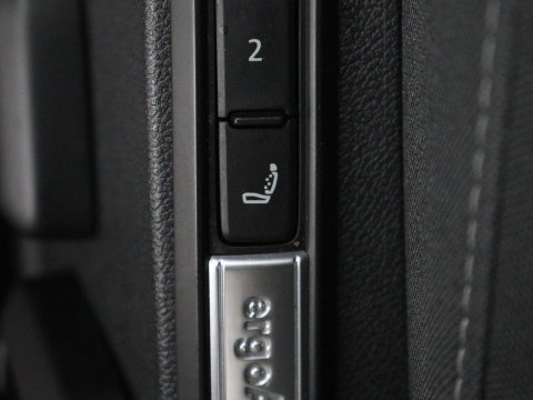Volkswagen Golf 1.5 TSI Style | Matrix LED | Camera | Carplay | Trekhaak | Massage | Memory | Sfeerverlichting | Adaptive cruise | Digital Cockpit | Parkeerhulp | File Assistent | Climate control | Bluetooth