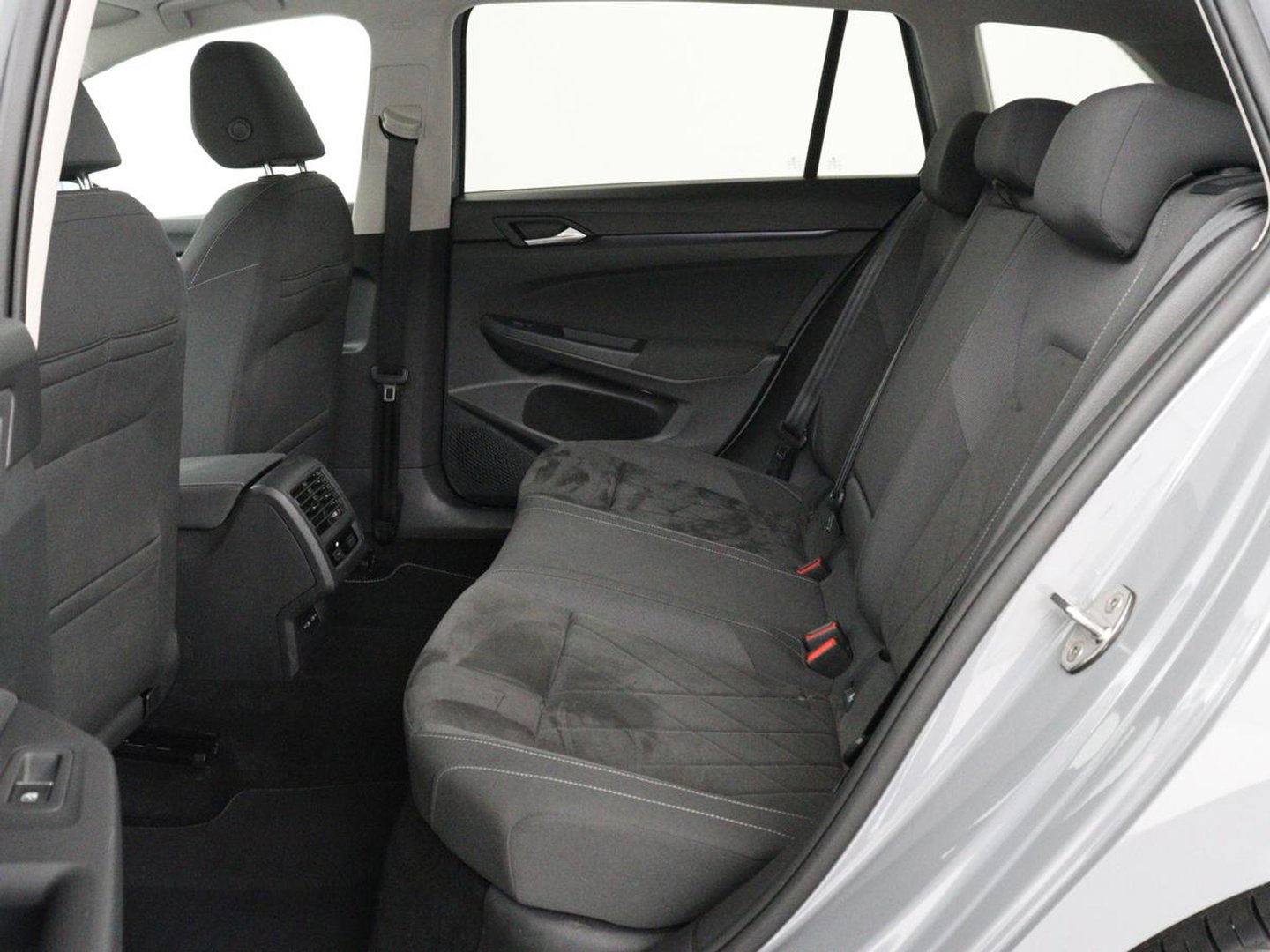 Volkswagen Golf 1.5 TSI Style | Matrix LED | Camera | Carplay | Trekhaak | Massage | Memory | Sfeerverlichting | Adaptive cruise | Digital Cockpit | Parkeerhulp | File Assistent | Climate control | Bluetooth