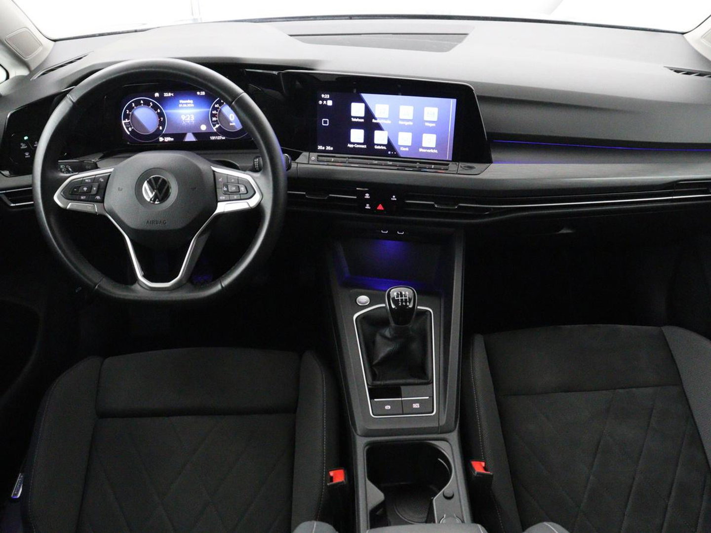 Volkswagen Golf 1.5 TSI Style | Matrix LED | Camera | Carplay | Trekhaak | Massage | Memory | Sfeerverlichting | Adaptive cruise | Digital Cockpit | Parkeerhulp | File Assistent | Climate control | Bluetooth