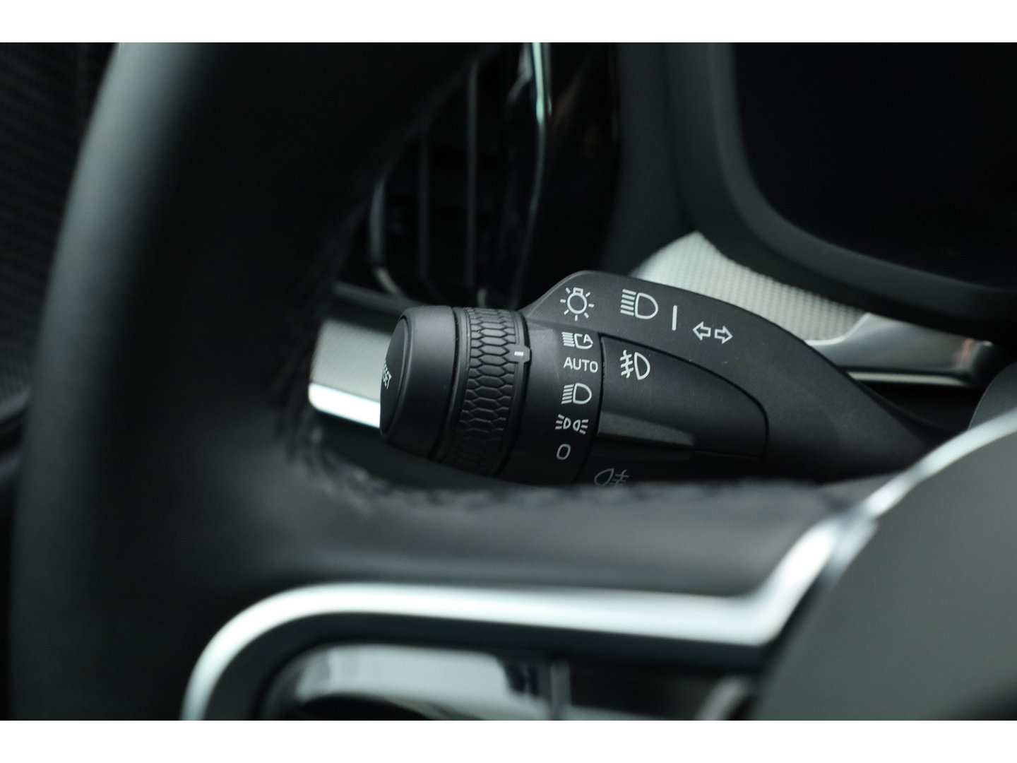 Volvo V60 2.0 T6 Plug-in hybrid AWD Plus Dark | Head-up | Trekhaak | 360 camera | H&K Audio | Stoel + stuurverwarming |