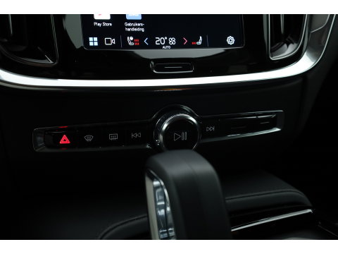 Volvo V60 2.0 T6 Plug-in hybrid AWD Plus Dark | Head-up | Trekhaak | 360 camera | H&K Audio | Stoel + stuurverwarming |