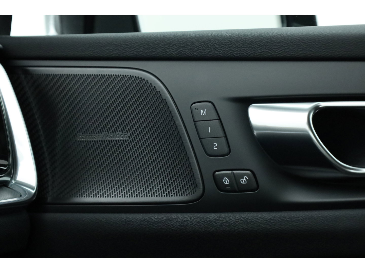 Volvo V60 2.0 T6 Plug-in hybrid AWD Plus Dark | Head-up | Trekhaak | 360 camera | H&K Audio | Stoel + stuurverwarming |