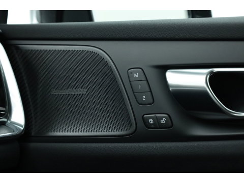 Volvo V60 2.0 T6 Plug-in hybrid AWD Plus Dark | Head-up | Trekhaak | 360 camera | H&K Audio | Stoel + stuurverwarming |
