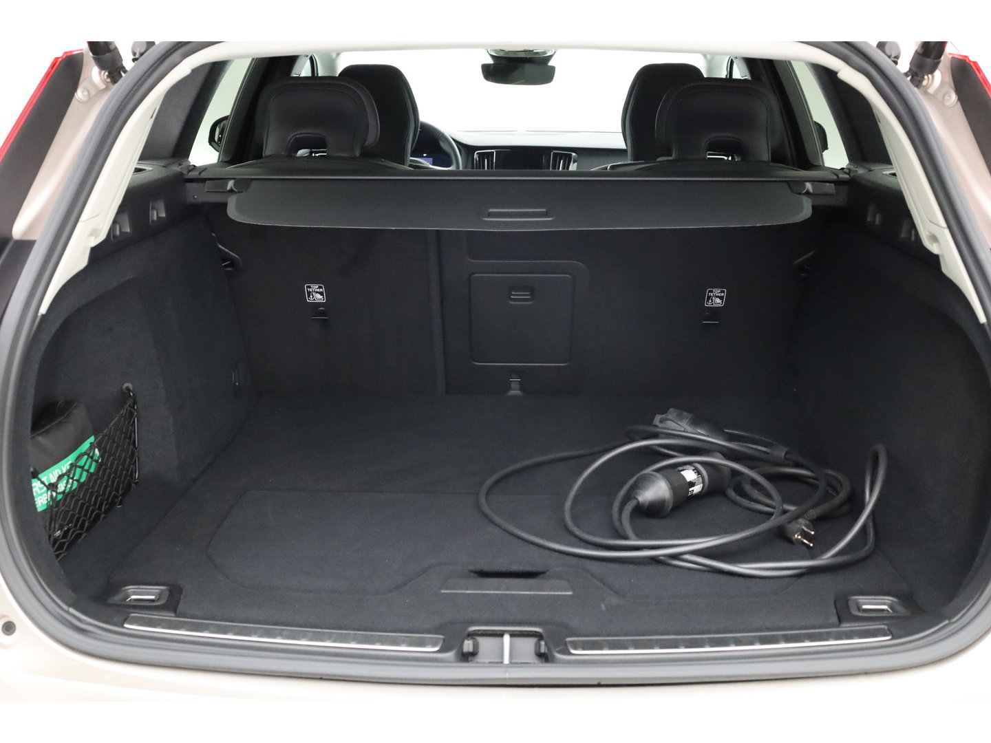 Volvo V60 2.0 T6 Plug-in hybrid AWD Plus Dark | Head-up | Trekhaak | 360 camera | H&K Audio | Stoel + stuurverwarming |