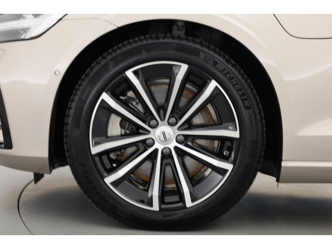 Volvo V60 2.0 T6 Plug-in hybrid AWD Plus Dark | Head-up | Trekhaak | 360 camera | H&K Audio | Stoel + stuurverwarming |