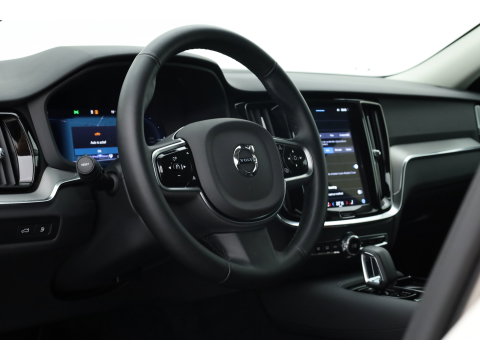 Volvo V60 2.0 T6 Plug-in hybrid AWD Plus Dark | Head-up | Trekhaak | 360 camera | H&K Audio | Stoel + stuurverwarming |