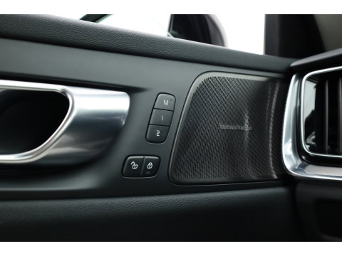 Volvo V60 2.0 T6 Plug-in hybrid AWD Plus Dark | Head-up | Trekhaak | 360 camera | H&K Audio | Stoel + stuurverwarming |