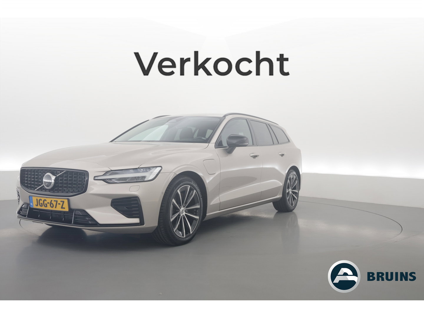 Volvo V60 2.0 T6 Plug-in hybrid AWD Plus Dark | Head-up | Trekhaak | 360 camera | H&K Audio | Stoel + stuurverwarming |