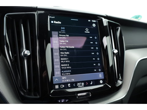 Volvo XC60 2.0 T8 Plug-in-hybrid AWD Polestar Engineered | Bowers & Wilkins | Pano | Öhlins |  | HUD | Elek. Trekhaak | 360cam | 22'' | Zwarte hemel |