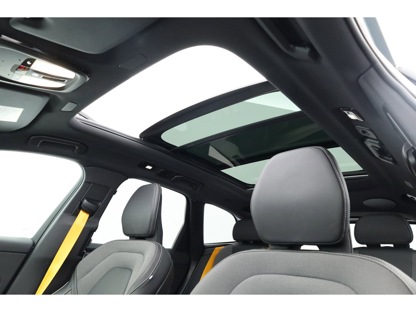 Volvo XC60 2.0 T8 Plug-in-hybrid AWD Polestar Engineered | Bowers & Wilkins | Pano | Öhlins |  | HUD | Elek. Trekhaak | 360cam | 22'' | Zwarte hemel |