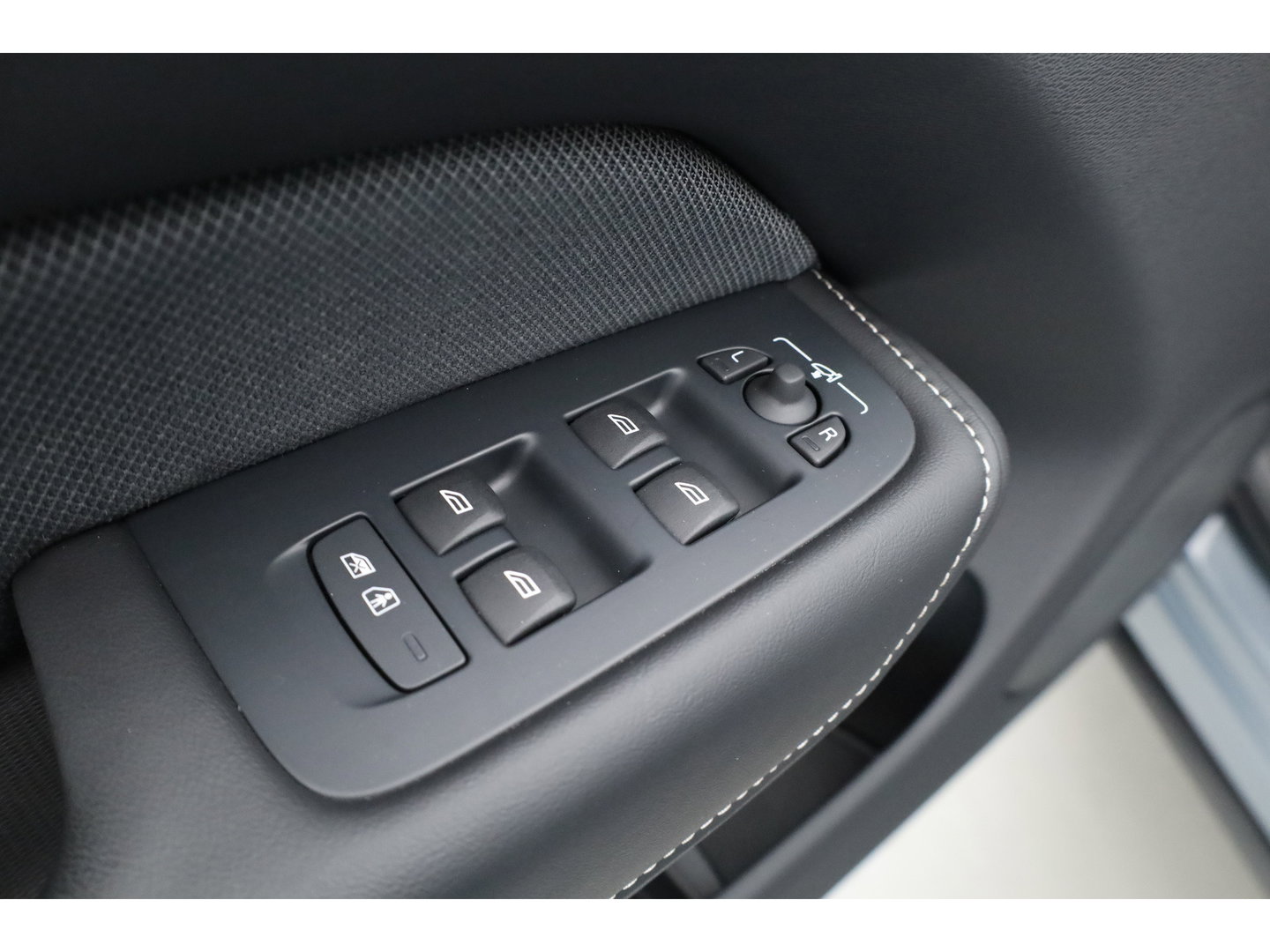 Volvo XC60 2.0 T8 Plug-in-hybrid AWD Polestar Engineered | Bowers & Wilkins | Pano | Öhlins |  | HUD | Elek. Trekhaak | 360cam | 22'' | Zwarte hemel |