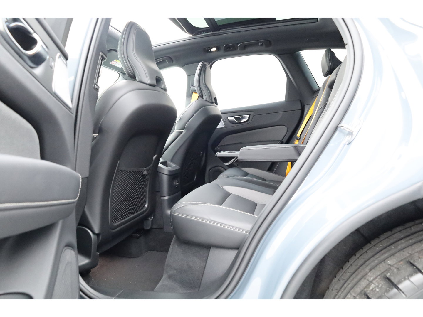 Volvo XC60 2.0 T8 Plug-in-hybrid AWD Polestar Engineered | Bowers & Wilkins | Pano | Öhlins |  | HUD | Elek. Trekhaak | 360cam | 22'' | Zwarte hemel |